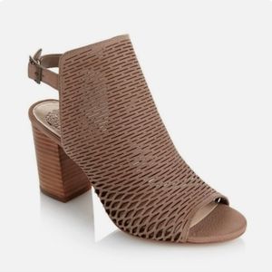 NWT Vince Camuto Leather Sandals